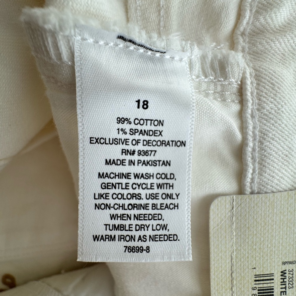 NWT a.n.a Embroidered Denim Shorts Size 18 Ivory Boho Western Floral Festival - Picture 4 of 8